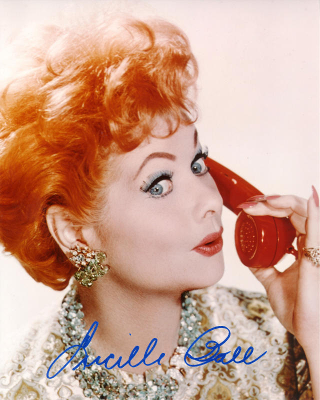 1950S LUCILLE BALL SIGNED REPRINT 8X10 COLOR PHOTO AUTOGRAPHED